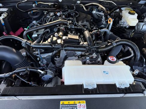 Used 2025 Toyota Tacoma SR5 AWD/4WD image 7