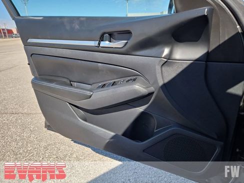 Used 2022 Nissan Altima 2.5 SV FWD image 16
