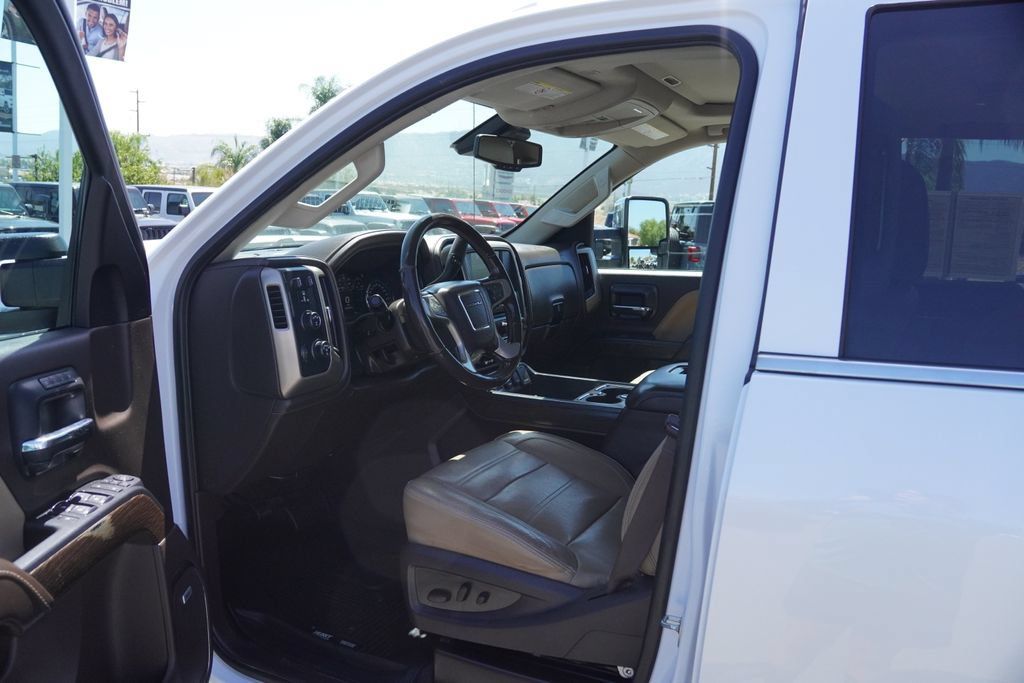 Used 2018 GMC Sierra 2500 Denali w/ Duramax Plus Package AWD/4WD image 29