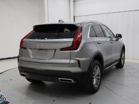 Used 2025 Cadillac XT4 Premium Luxury FWD image 3