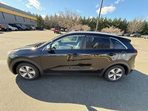 Used 2018 Kia Niro LX image 4