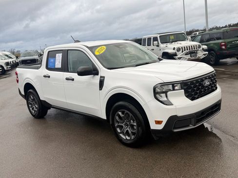 Used 2025 Ford Maverick XLT image 2