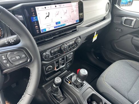 New 2025 Jeep Gladiator Sport image 66