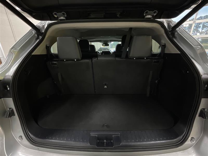 Used 2023 Toyota Highlander XLE FWD image 26
