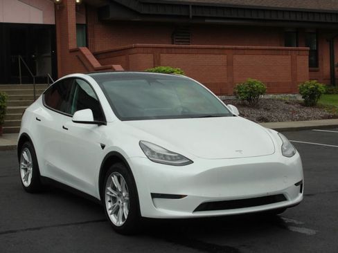 Used 2021 Tesla Model Y Long Range AWD/4WD image 3