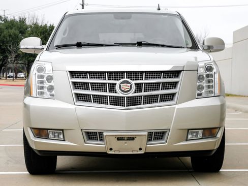 Used 2013 Cadillac Escalade Platinum image 12