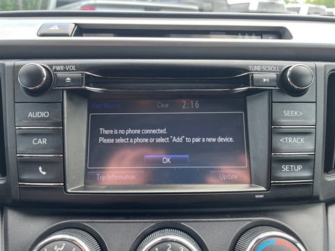 Used 2018 Toyota RAV4 LE w/ Carpet Mat Package AWD/4WD image 16