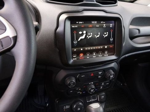 Used 2023 Jeep Renegade Latitude AWD/4WD image 15