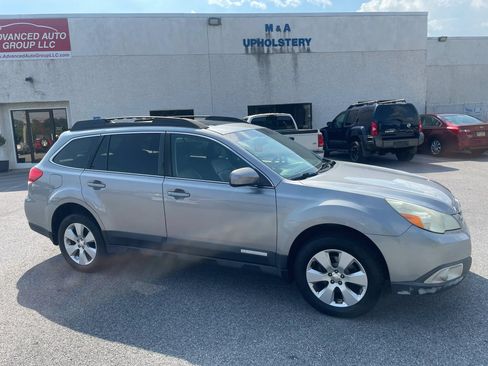 Used 2011 Subaru Outback 2.5i Limited w/ PWR Moonroof Pkg AWD/4WD image 6