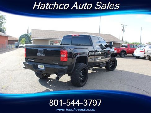 Used 2017 GMC Sierra 2500 Denali w/ Duramax Plus Package AWD/4WD image 5