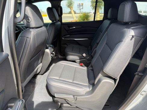 Used 2025 Chevrolet Traverse LT image 10