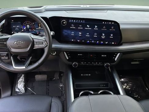 Used 2025 Chevrolet Suburban Z71 w/ Comfort Package image 16