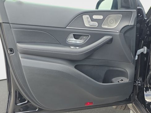 Used 2023 Mercedes-Benz GLS 450 4MATIC image 29