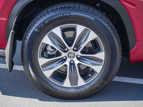 Used 2023 Toyota Highlander XLE FWD image 13