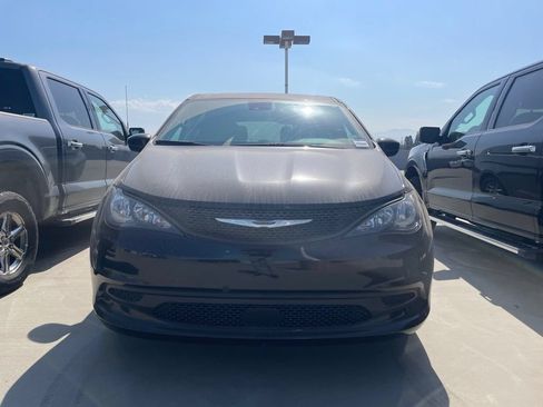 Used 2024 Chrysler Voyager LX FWD image 6