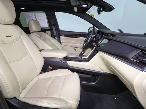 Used 2017 Cadillac XT5 Luxury w/ Driver Awareness Package image 16