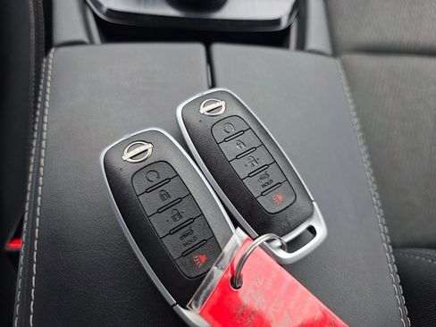 Used 2024 Nissan Rogue SV image 28