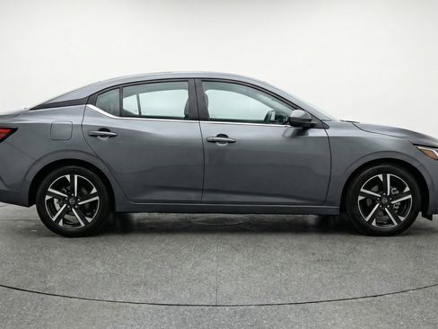 Used 2025 Nissan Sentra SV image 11