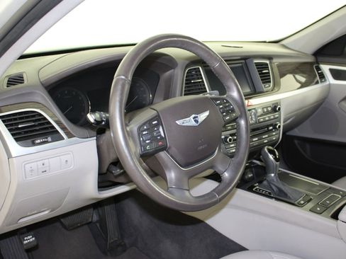 Used 2015 Hyundai Genesis 3.8 image 4