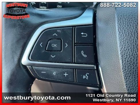 Used 2021 Toyota Highlander XLE AWD/4WD image 24