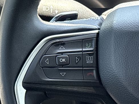 Used 2025 Jeep Grand Cherokee Laredo X image 22