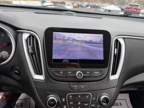 Used 2024 Chevrolet Malibu LT image 18