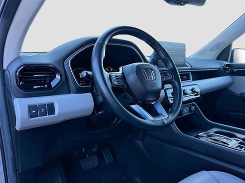 Certified 2024 Honda Pilot Touring image 10