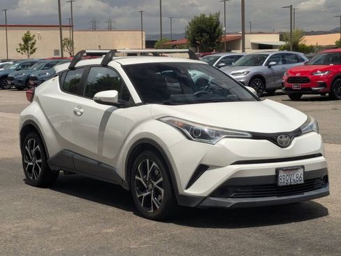 Used 2018 Toyota C-HR XLE FWD image 3