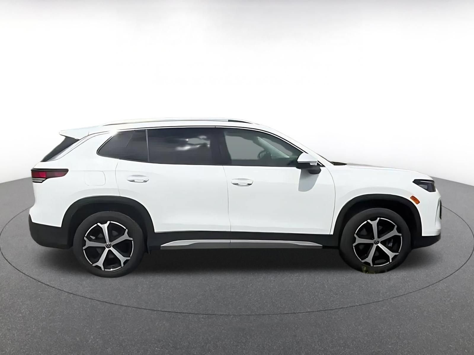 Used 2026 Volkswagen Tiguan SE AWD/4WD image 15