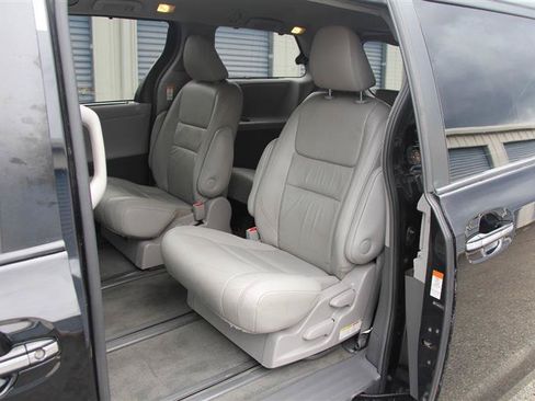 Used 2015 Toyota Sienna XLE Premium AWD/4WD image 21