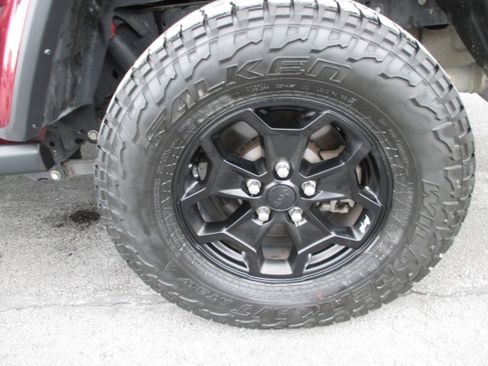 Used 2021 Jeep Gladiator Willys image 9