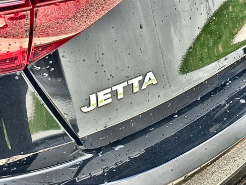 Used 2020 Volkswagen Jetta SE w/ SE Cold Weather Package image 16