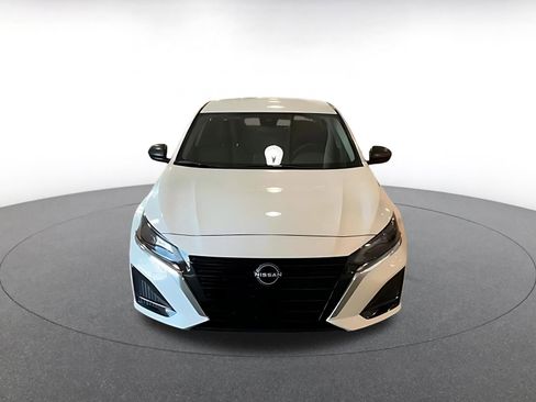 Used 2025 Nissan Altima 2.5 SV FWD image 4