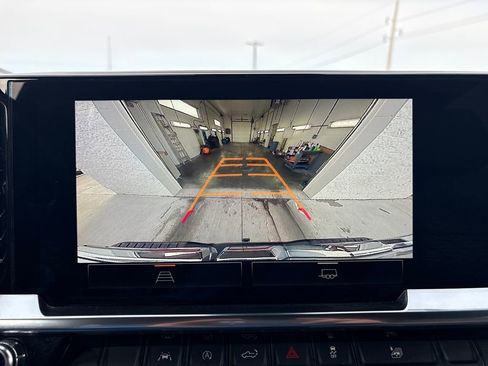 Used 2024 GMC Sierra 1500 SLT w/ SLT Premium Package image 33