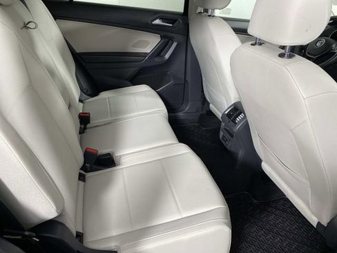 Used 2020 Volkswagen Tiguan SE AWD/4WD image 12