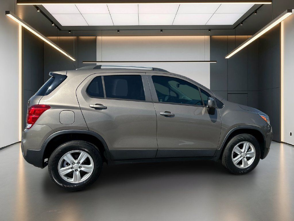 Used 2022 Chevrolet Trax LT w/ Premium Seat Package AWD/4WD image 7