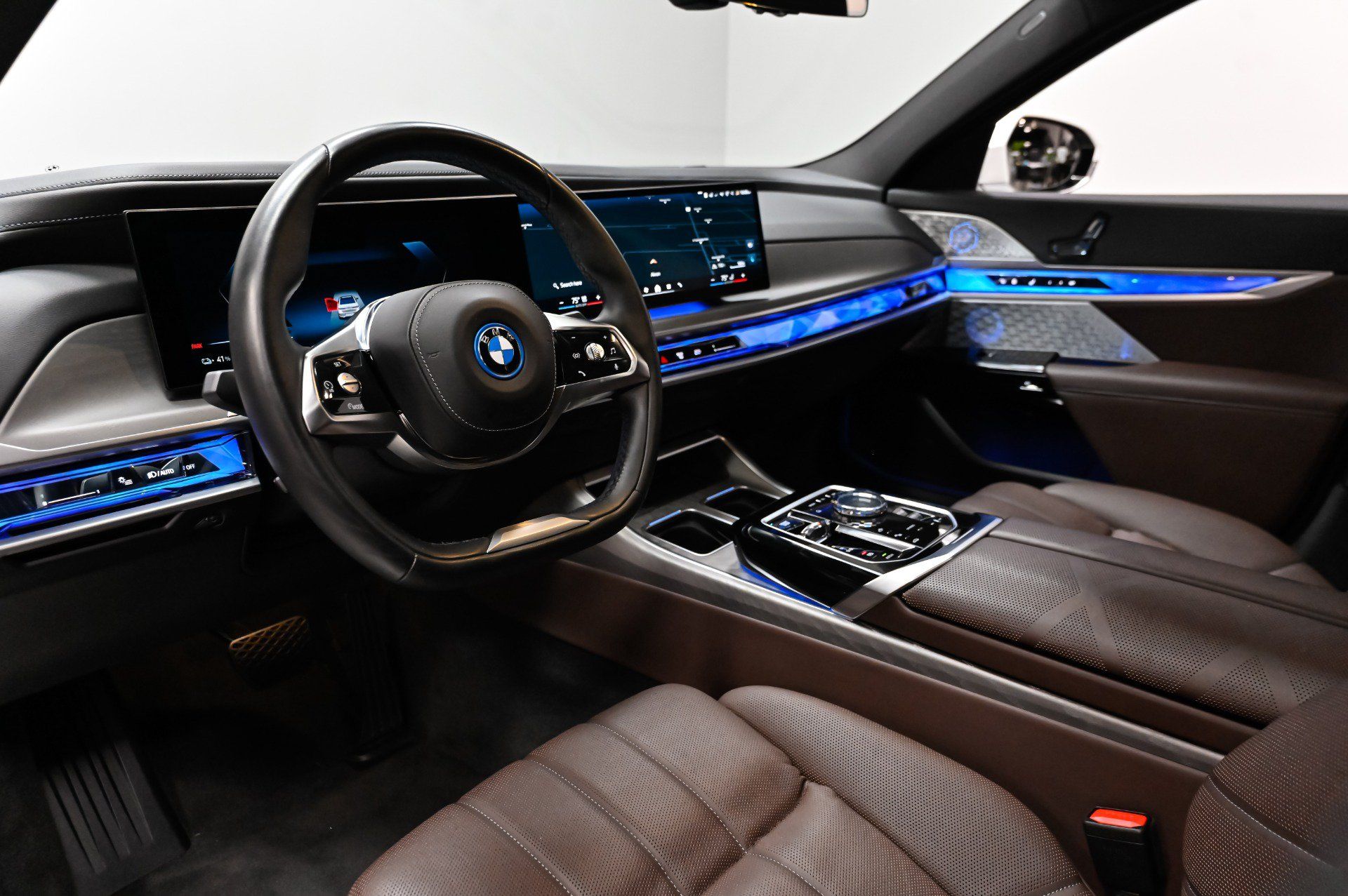 Used 2023 BMW i7 xDrive60 AWD/4WD image 13