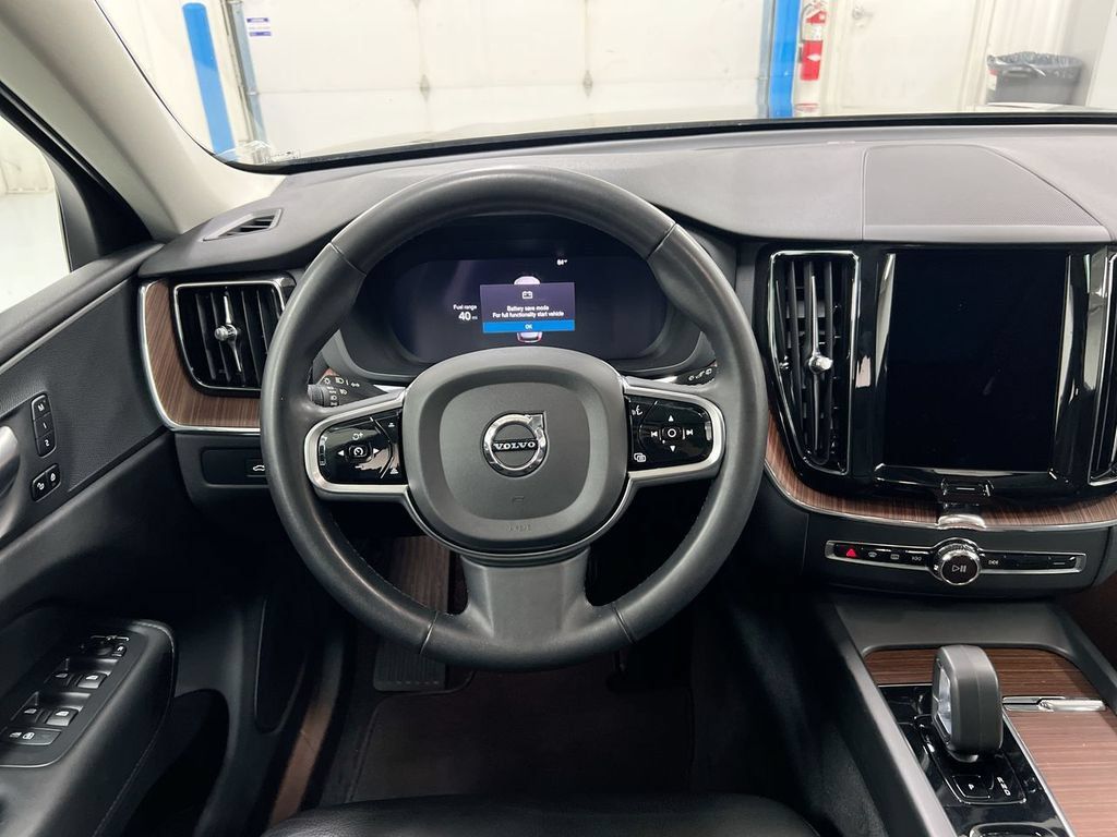 Used 2023 Volvo XC60 B5 Plus AWD/4WD image 11