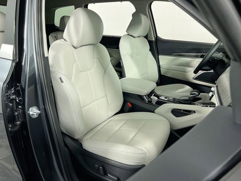 Certified 2024 Kia Telluride EX w/ EX Captain's Chair Package FWD image 29