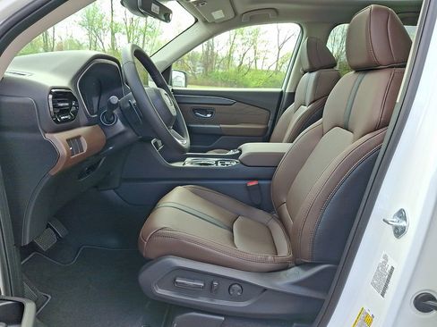 New 2026 Honda Pilot Touring image 7