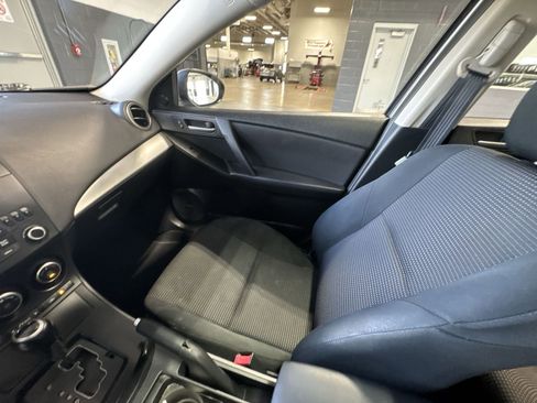 Used 2013 MAZDA MAZDA3 i Touring image 3