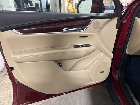 Used 2018 Cadillac XT5 Luxury w/ Driver Awareness Package image 9