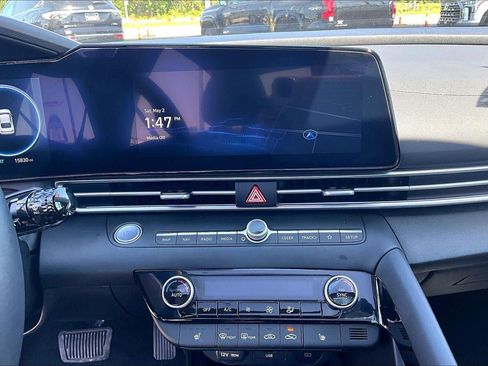 Used 2025 Hyundai Elantra SEL FWD image 6