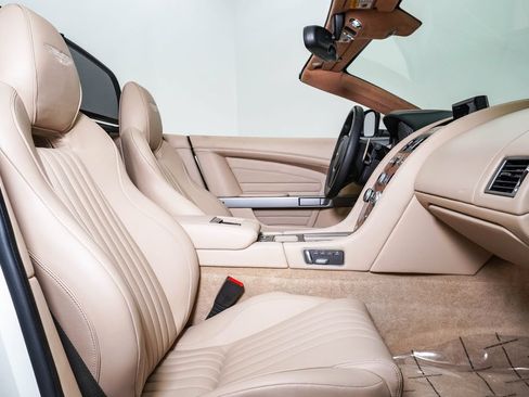 Used 2016 Aston Martin DB9 GT RWD image 20
