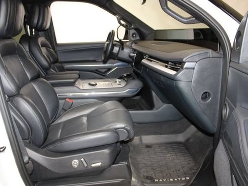 Used 2025 Lincoln Navigator L Reserve w/ Jet Appearance Package AWD/4WD image 18