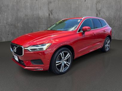 Used 2018 Volvo XC60 T6 Momentum w/ Advanced Package