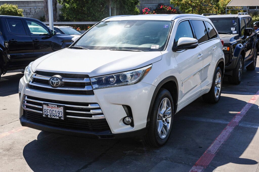 Used 2018 Toyota Highlander Limited FWD image 2