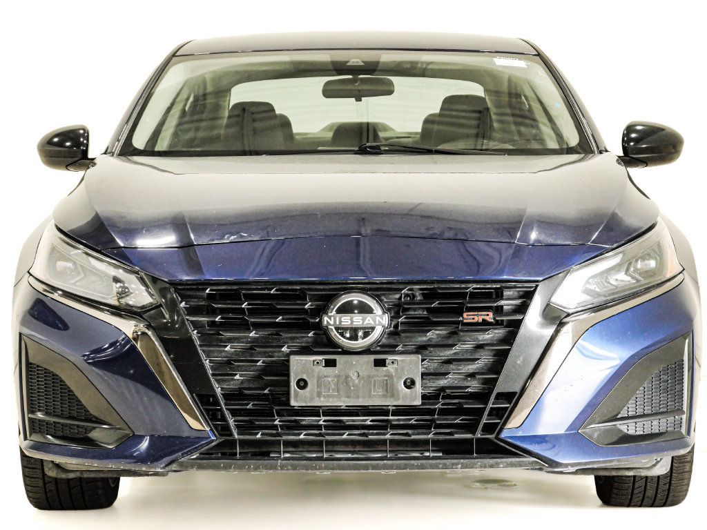 Used 2024 Nissan Altima 2.5 SR FWD image 2
