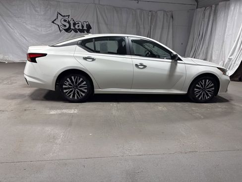 Used 2025 Nissan Altima 2.5 SV image 8