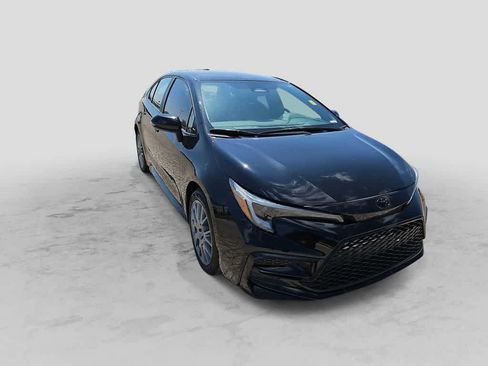 Used 2024 Toyota Corolla SE FWD image 2